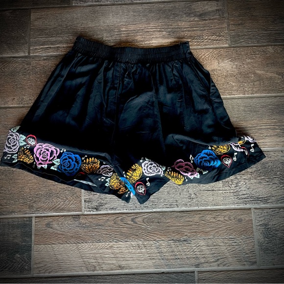 Hot Topic Pixar Coco movie shorts set floral print off shoulder M - Picture 4 of 11